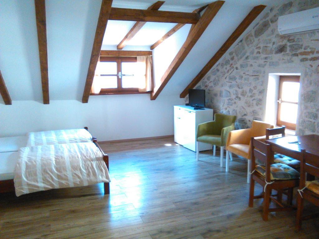 Apartments Historic Stone House Cattaro Esterno foto