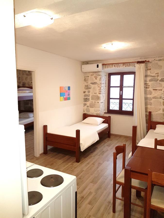 Apartments Historic Stone House Cattaro Esterno foto