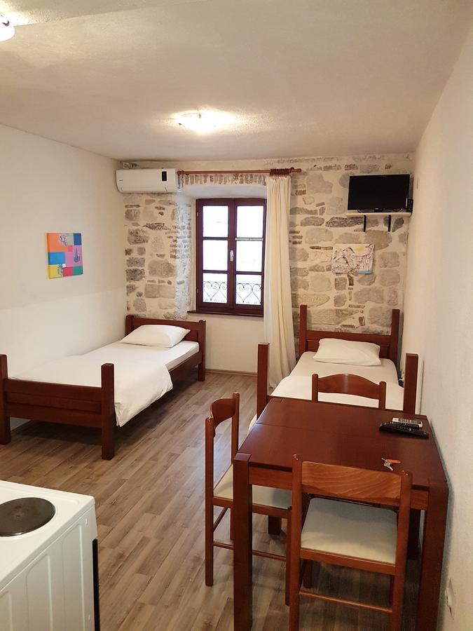 Apartments Historic Stone House Cattaro Esterno foto