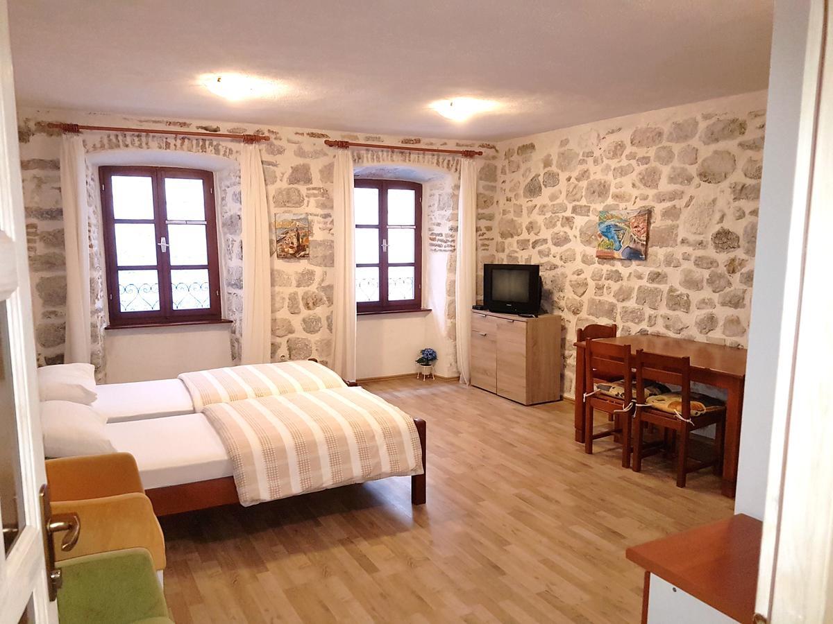Apartments Historic Stone House Cattaro Esterno foto